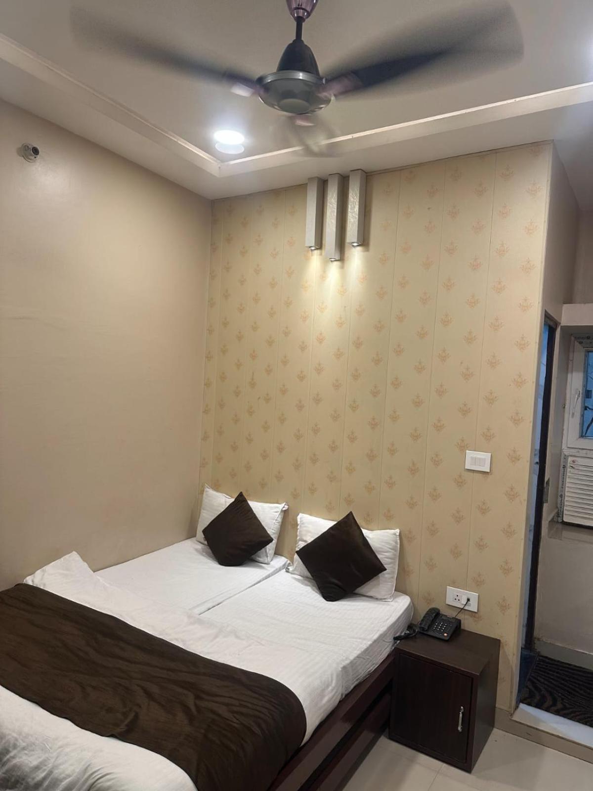 Hotel Deva Inn Варанасі Екстер'єр фото